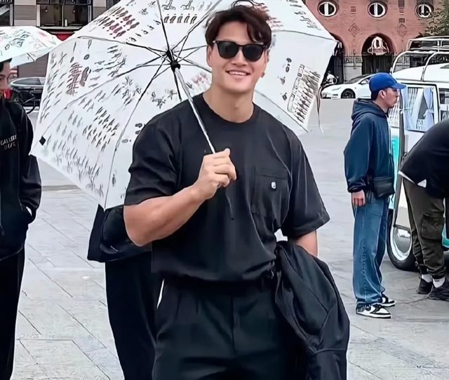 49岁韩国男星官宣结婚，未透露新娘身份，婚礼仅邀请家人和亲近友人