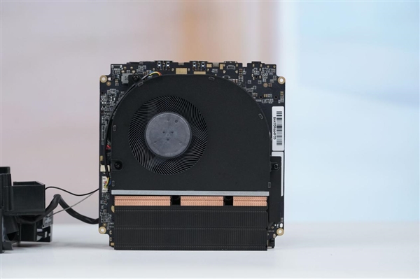 致敬蘋果Mac Pro刨絲器！奧睿科Omini Pro迷你機圖賞