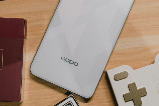 上市不足一月跌至934元,耐摔直屏+7000mAh+5000万,适合做备用机