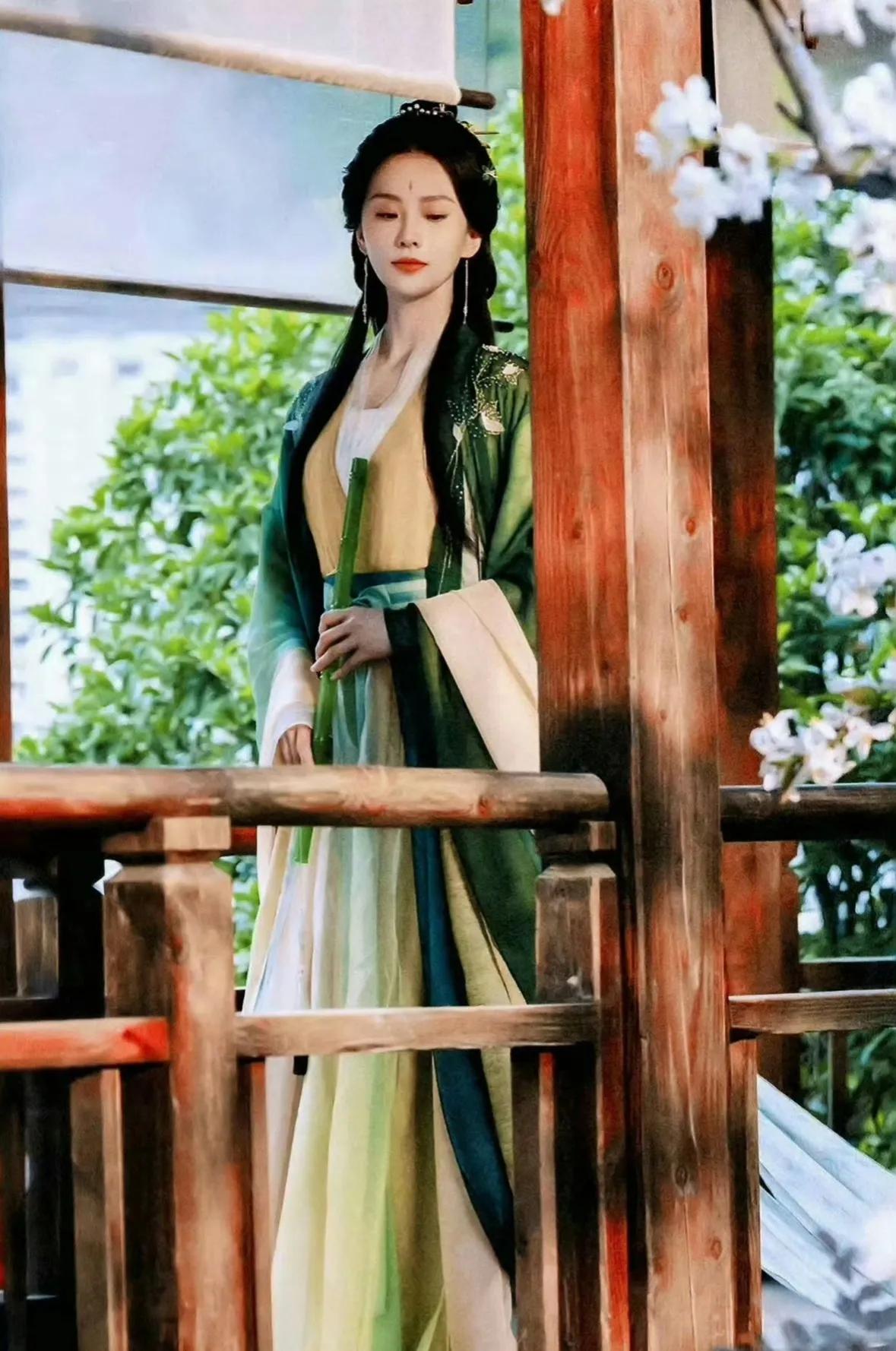 她复出后要霸屏了，《无忧渡》截胡《淮水竹亭》，《折腰》也动了