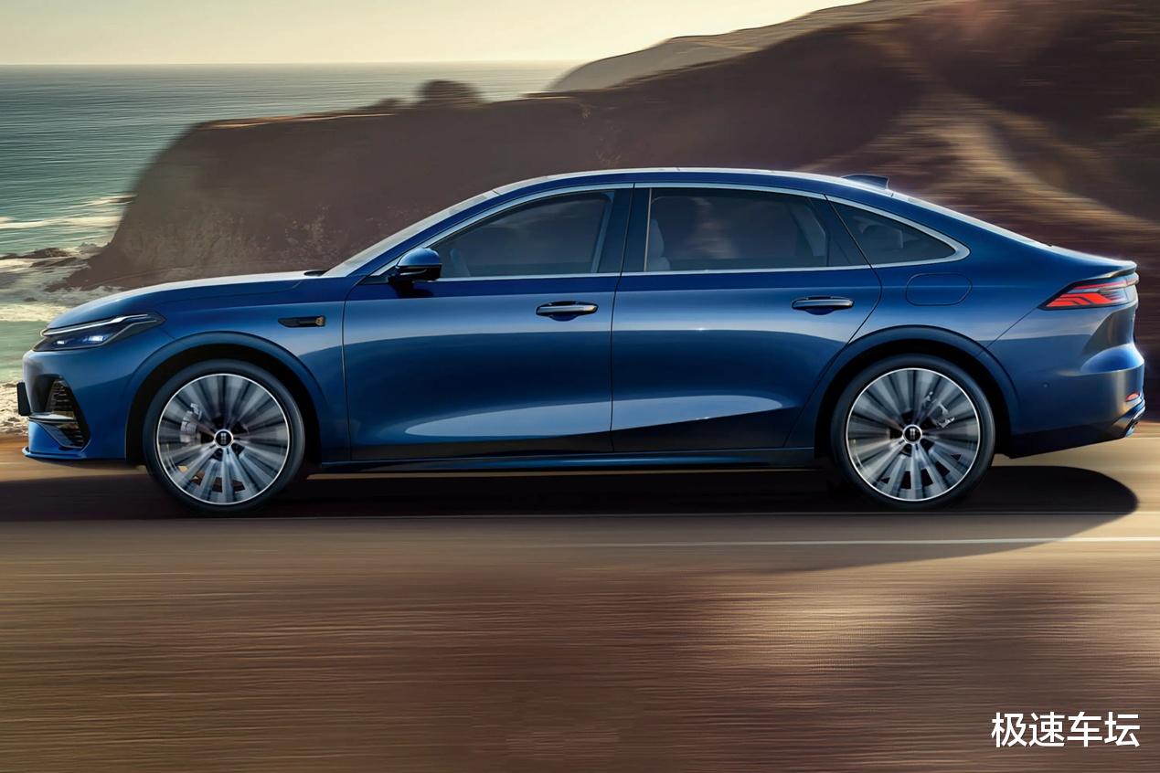 10万级家轿对决!吉利银河A7 VS 比亚迪秦L,谁更香?