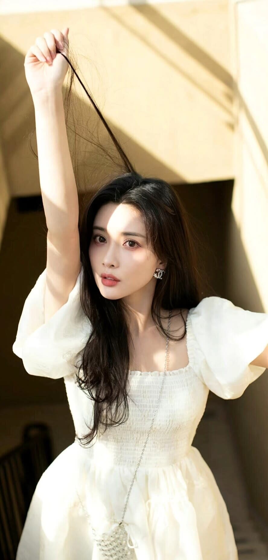 内娱造型黑马!孟子义黑纱礼裙气场全开