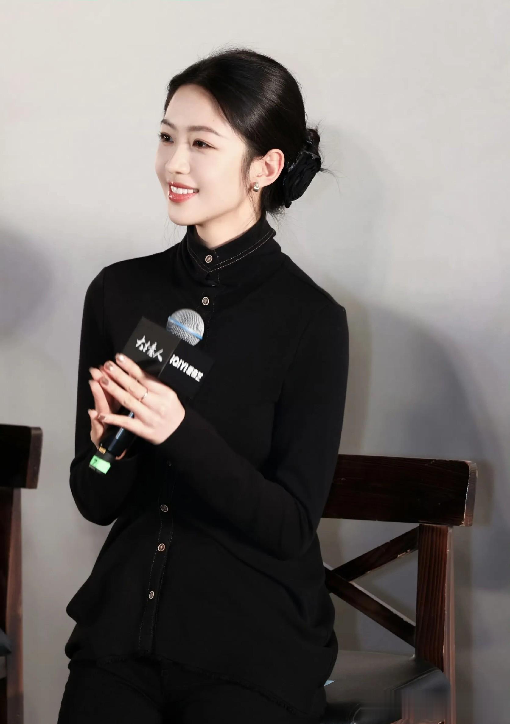 向涵之才23岁？这大气长相也太“显贵”了耐看型美人真的越品越香