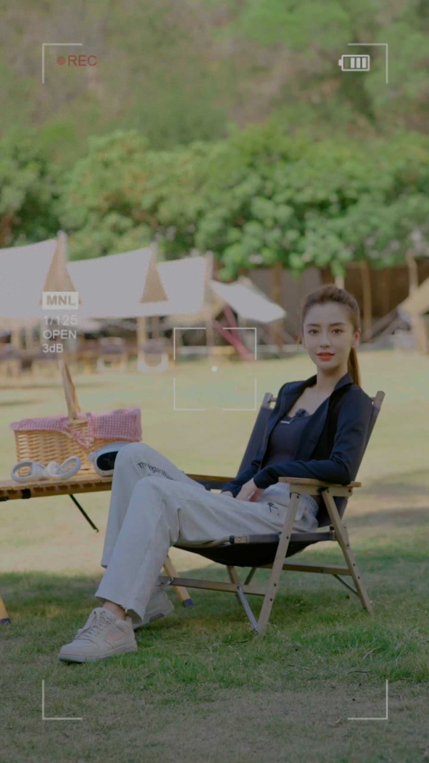 baby杨颖,休闲穿着现场直拍,简简单单尽显松弛魅力