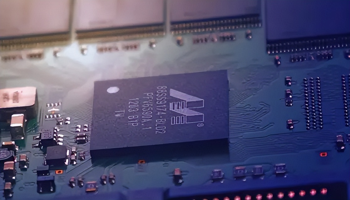 比美國還絕！日本下狠手想讓光刻機變廢鐵，我國反手一擊