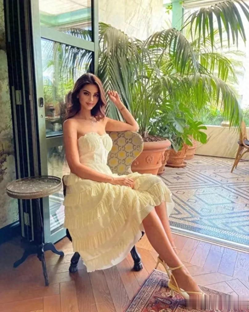 伊朗第一超模马赫拉哈，颜值出众，被誉为波斯之花