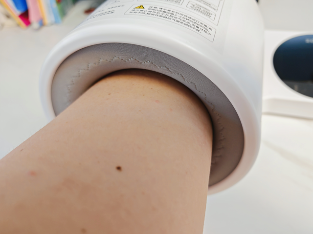 告別測血壓麻煩的煩惱，老人也可輕松上手，左點臂筒式血壓計評測