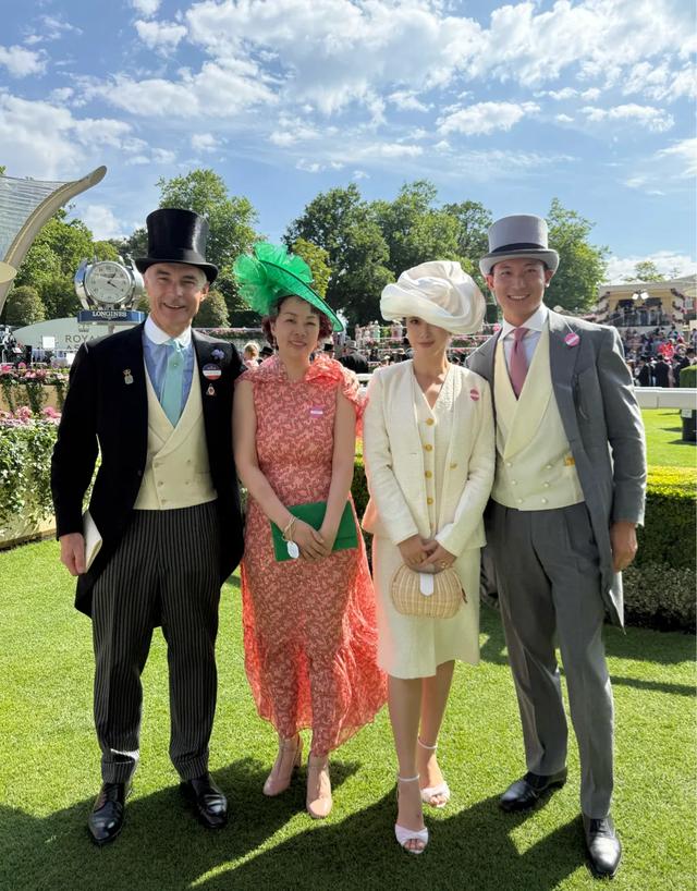 朱珠夫妇参加皇家赛马会出尽风头!2套穿搭被赞像上个世纪的贵妇