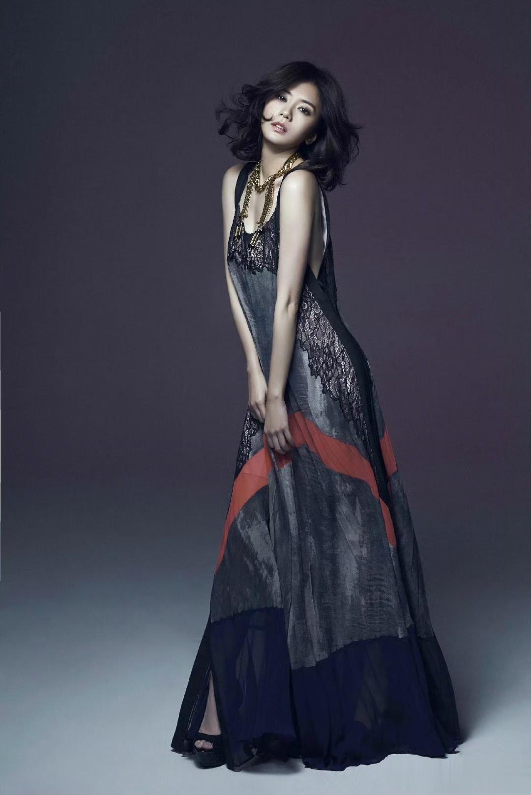 贾静雯写真精选:非常温柔优雅的内娱姐姐。