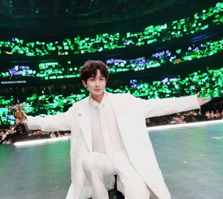 钱再多有什么用？35岁成毅的现状，让多少“流量明星”脸红