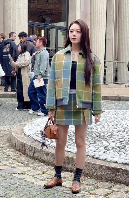 巴黎素颜镜头成照妖镜：赵今麦黑又土，李庚希脸凹，刘浩存扛住了