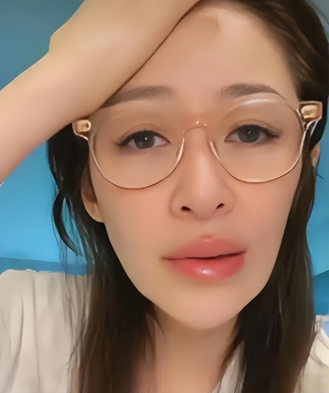 钱再多有什么用？46岁萧亚轩被曝的现状，给所有中年女性提了个醒