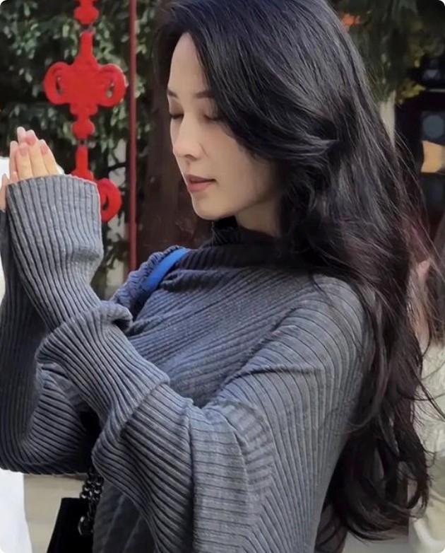 被汪峰新女友惊艳到了，身材苗条颜值吸睛，但这生图差距也太大了