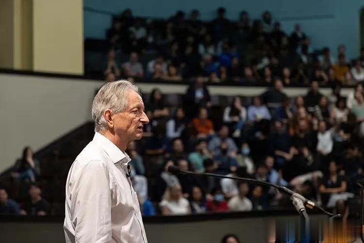 Hinton能重新坐下了,什么时候开始的?