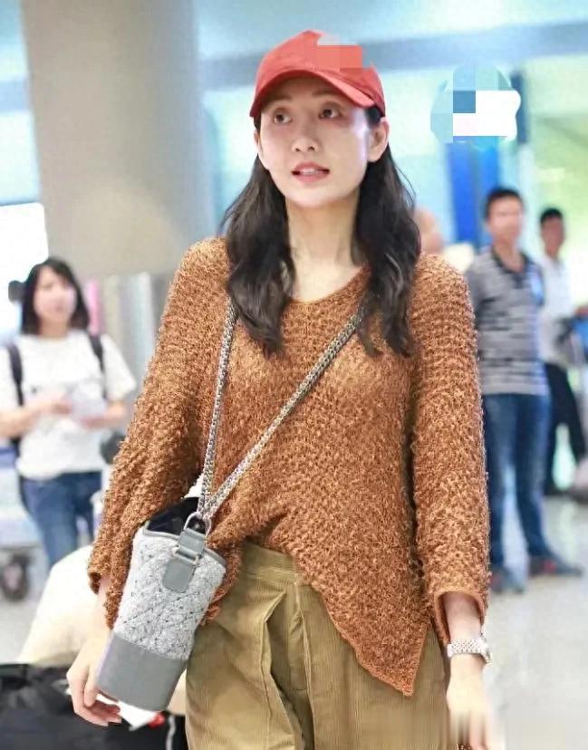王鸥当妈后状态越发年轻!穿美拉德毛衣+阔腿裤+棒球帽 时髦又减龄