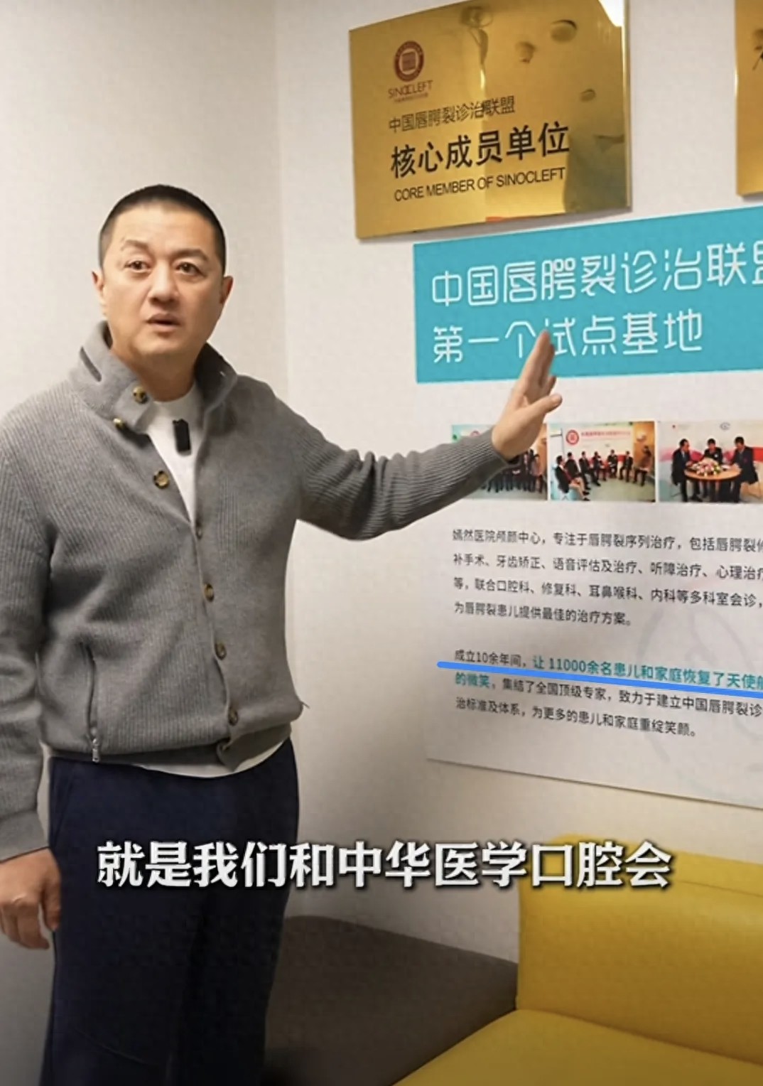 李亚鹏捏着嫣然这手“烂牌”坚持了20年，现在轮到王菲后悔了