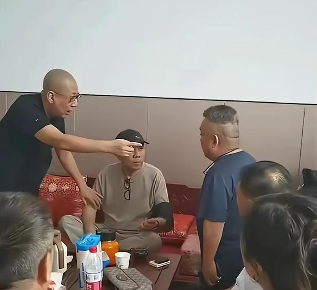 正妻小三同吃住，连私生子都带回家？杨议瞒了5年的体面全败光了