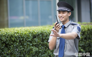 高考200分落榜女为讹10万诬陷恩人，重生保安携首富2分钟揭穿其真面目，7年后下场凄惨！