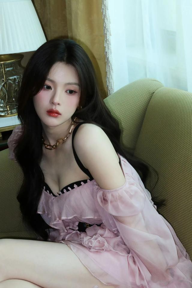 杨超越|越来越好看了,贴贴