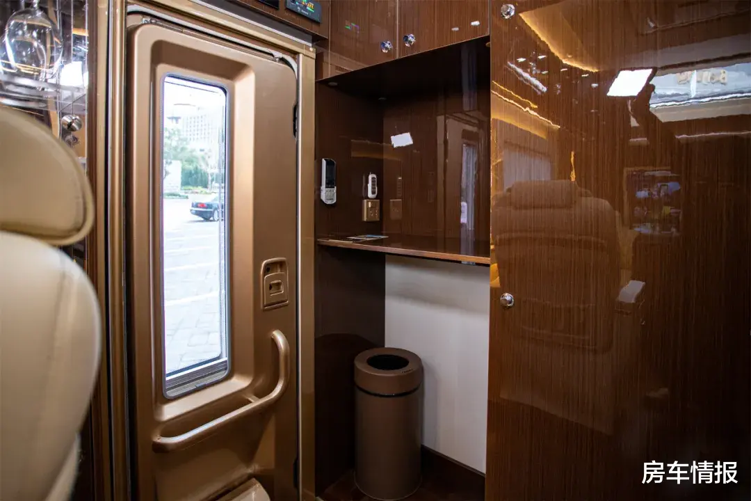 原价88万现在不到30万！国内独一份的商旅房车，设计有点离谱