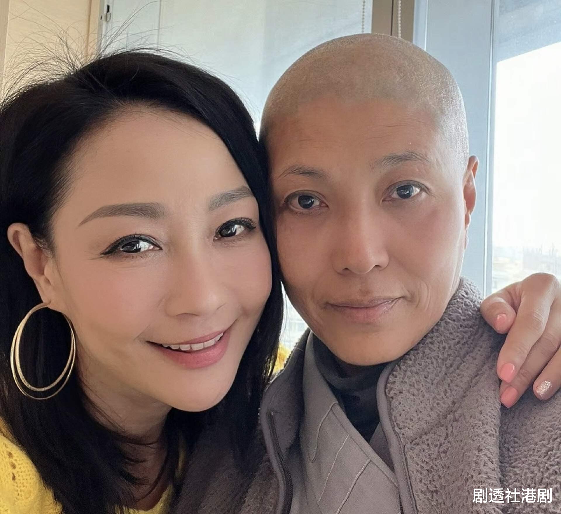 香港女星看破红尘剃度出家,穿道袍现身显沧桑,吃素多年身材消瘦