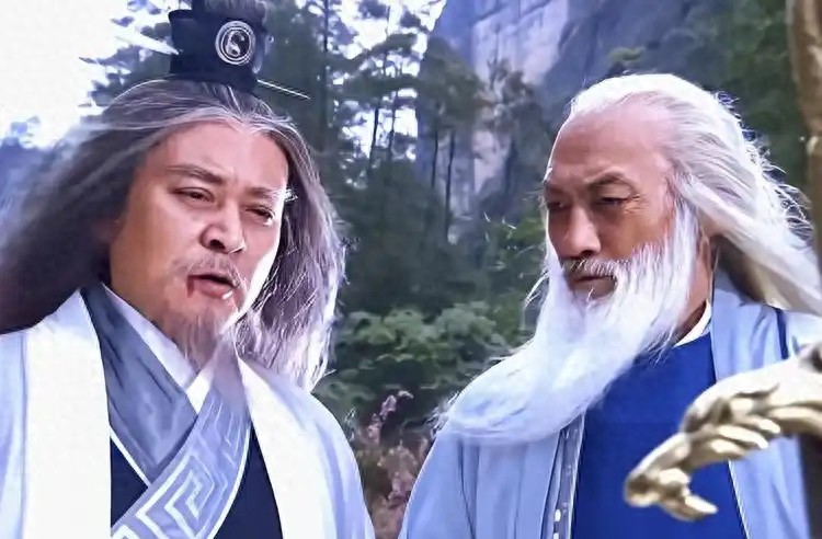 白毛鹰王扮演者姬麒麟近况曝光,和妻儿出游,妻子优雅儿子好瘦