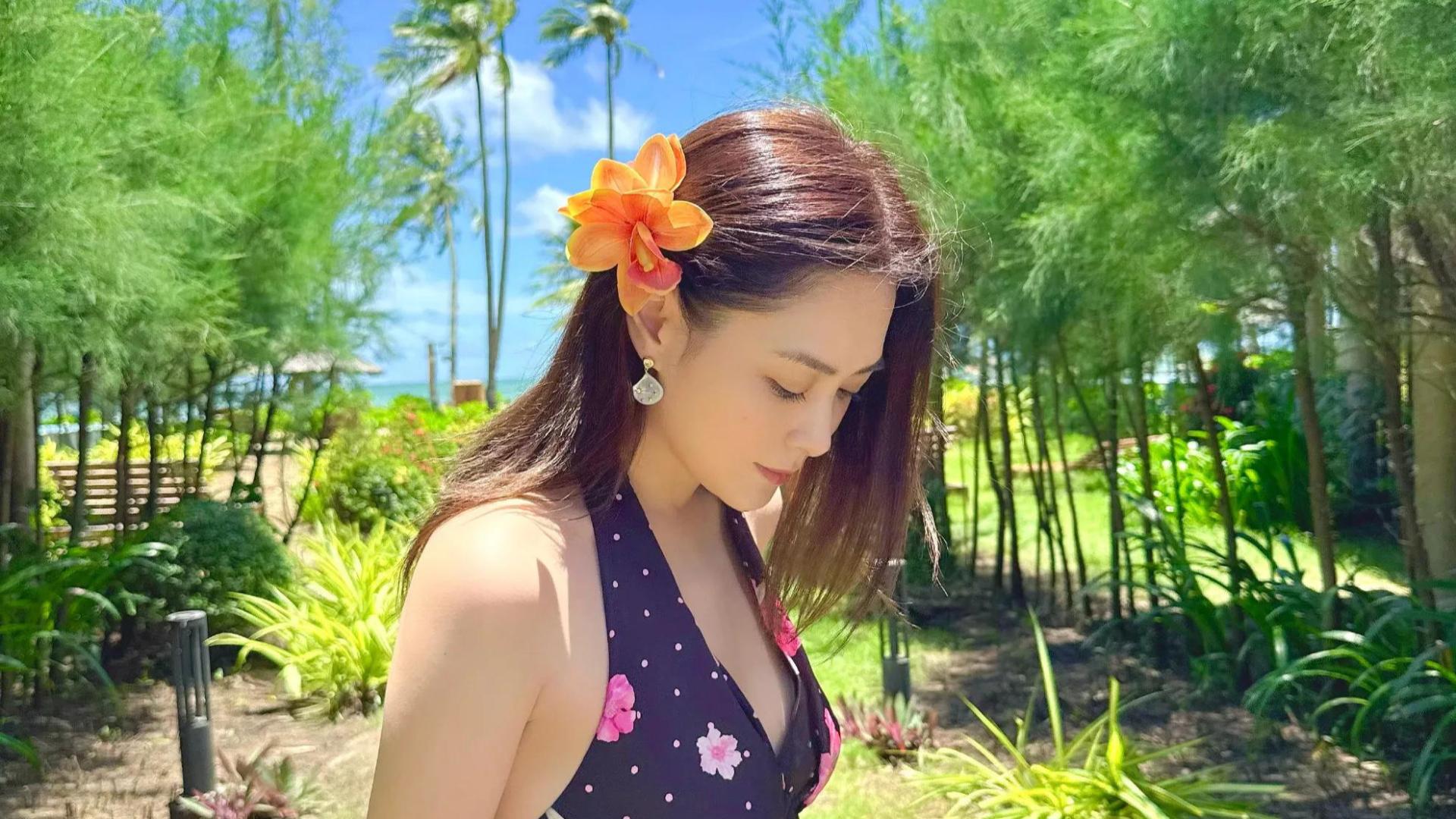 瞒不住了！钟欣潼（阿娇）‘逆龄身材’曝光，背后真相又狠又励志！