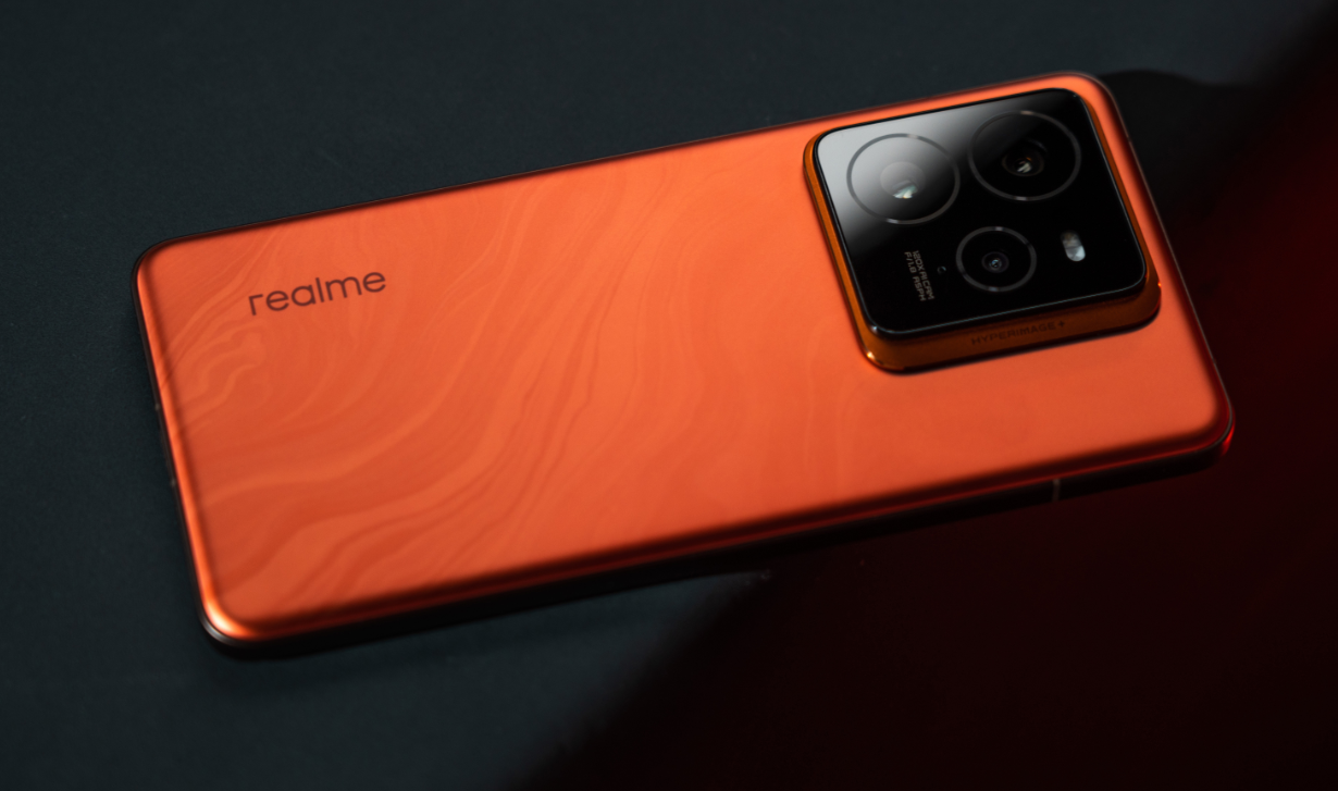 真我放弃高利润!骁龙8至尊版+6500mAh+120倍变焦,低至2899元起