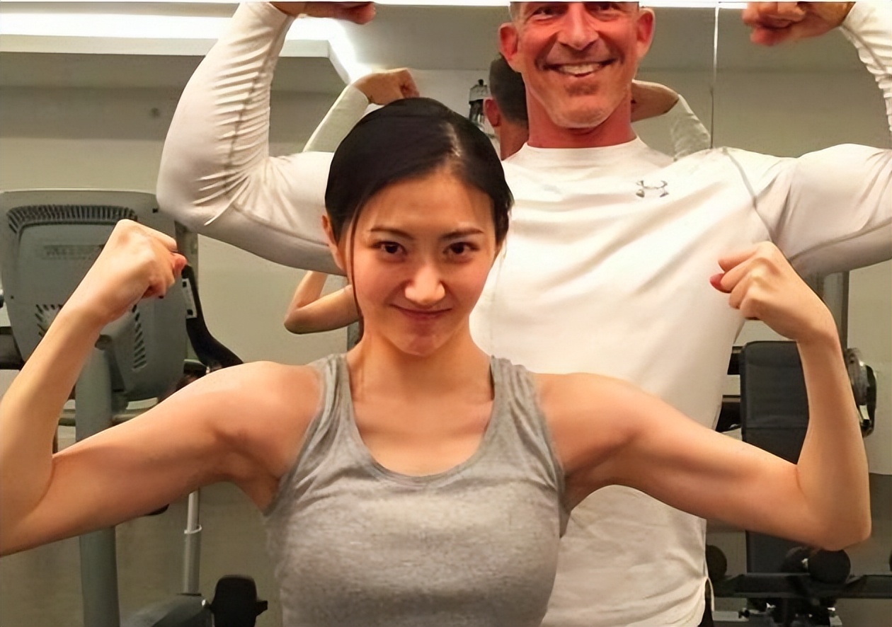 景甜也没想到，闪婚传闻仅2个月，冯绍峰竟走上了另一条上坡路