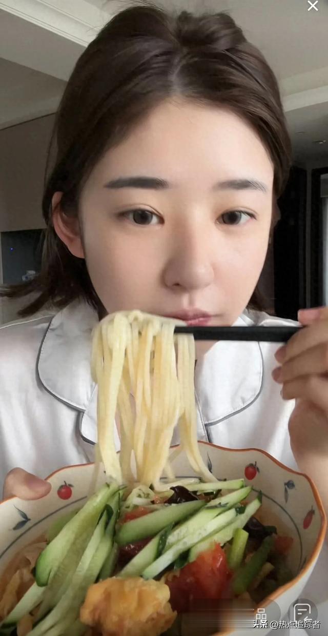 黄一鸣:吃饭带货两不误,这吃播太上头啦