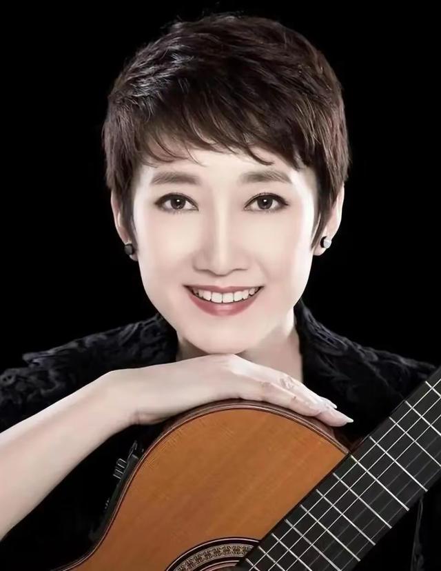 成方圆近照曝光,老到不敢认,两婚两离没子女,被爱伤透至今单身