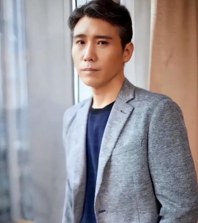 朱媛媛离世后，李乃文携妻子参加陈赫聚会，气质和朱媛媛如出一辙