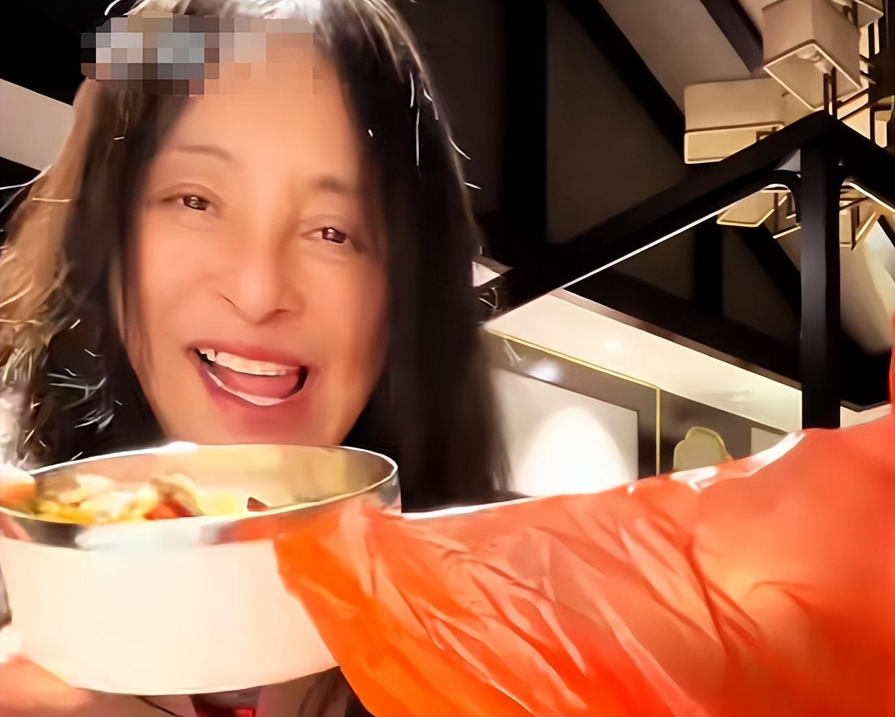 62岁李勤勤再破天花板!这一次,她让整个娱乐圈“沉默”了