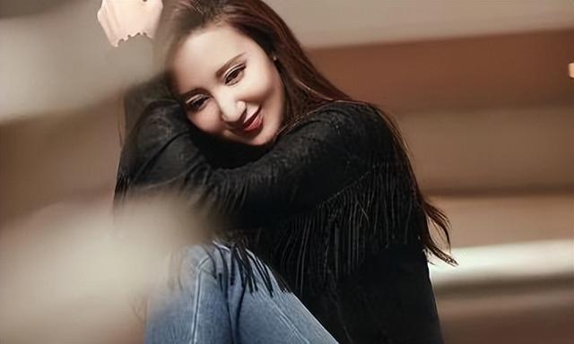 从环球小姐到亿万老板娘,靠身材博出名头的张萌,到底经历了什么