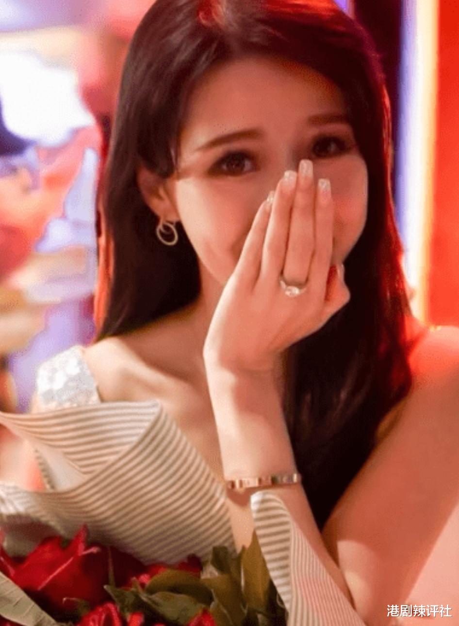 「40亿千金」晒巨钻宣布男友求婚成功！曾与TVB艺人传绯闻感困扰