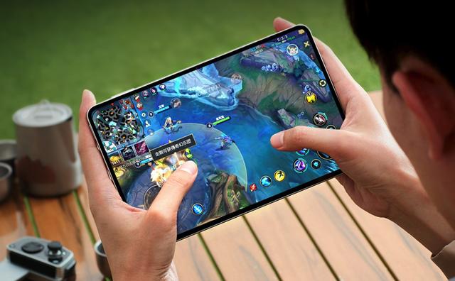 不约而同的9mm时代,为什么大折叠都在使劲做薄?