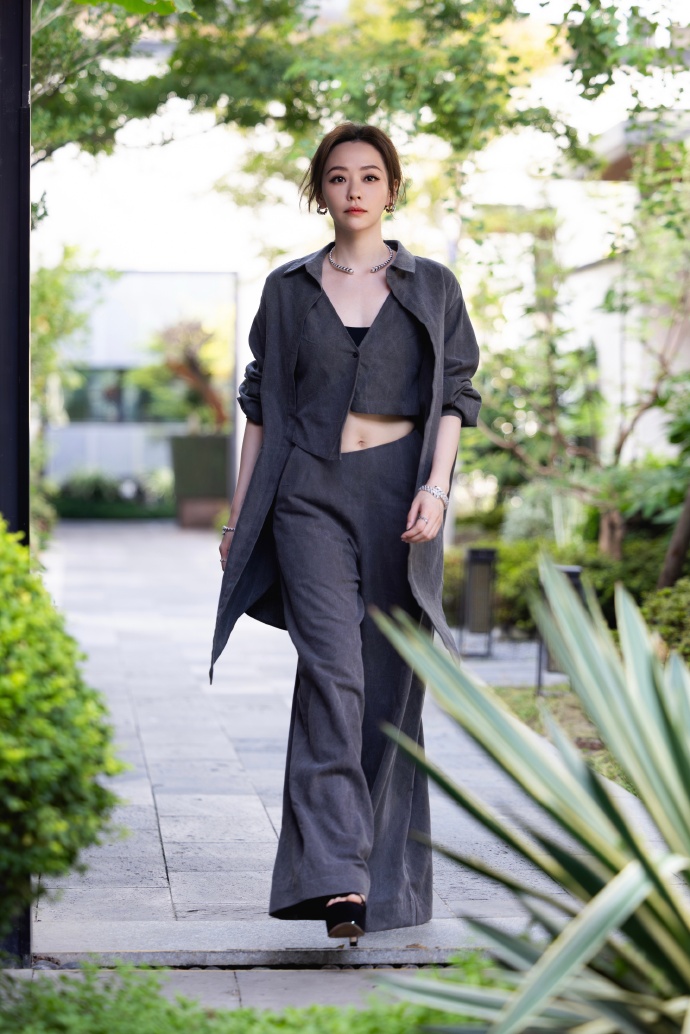 铁肺姐张靓颖！OL装太大气了！我给满分。