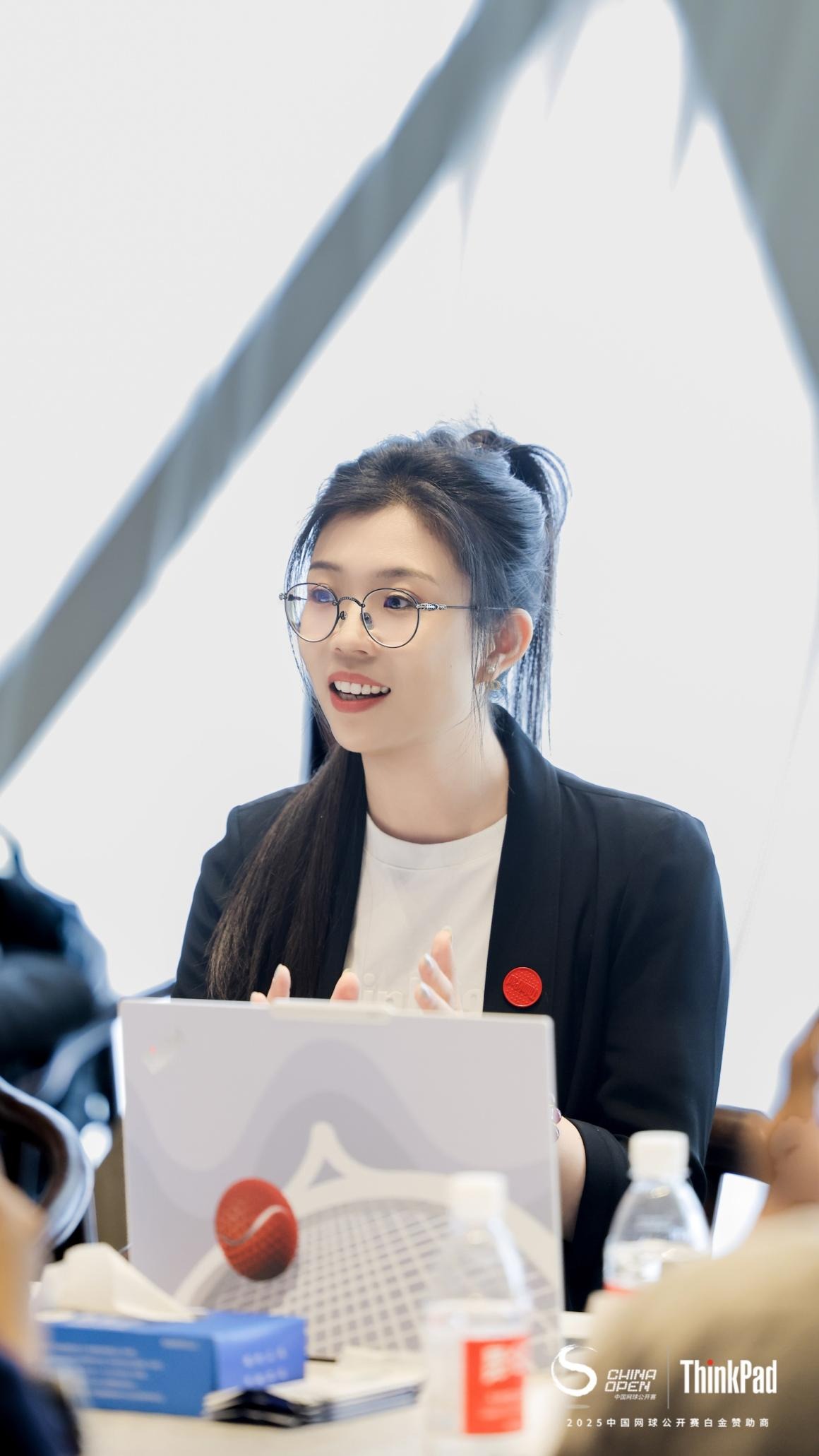 “小黑”突然变“小白”,ThinkPad的AI野心藏不住了