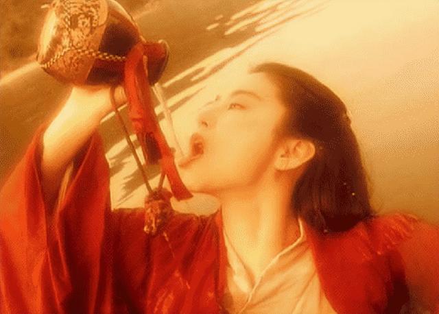 一手好牌打稀烂, 徐克称她是50年一遇的美女, 而她选择当20年\三姐\