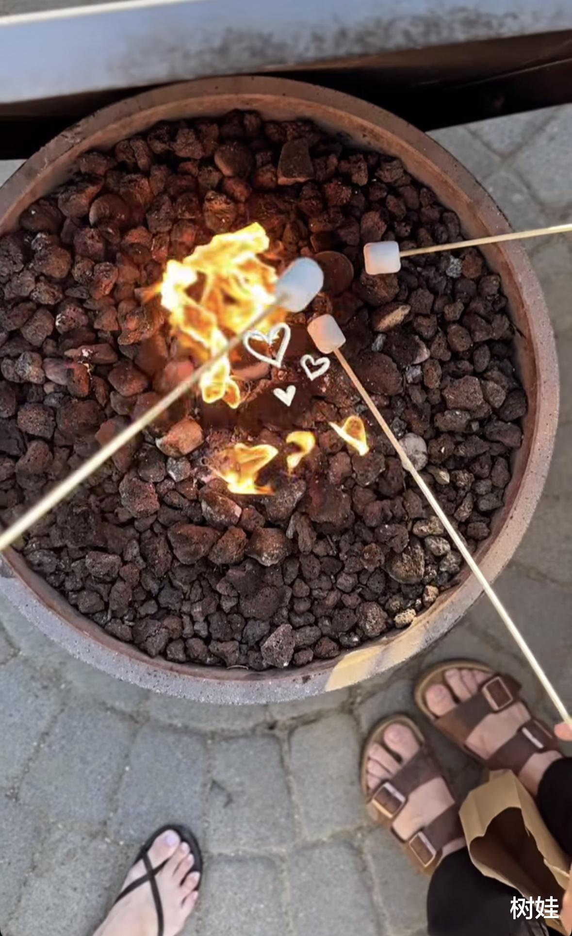 谢婷婷临盆前带6岁女儿出游，小7岁男友陪伴，三人在海边烧烤漫步