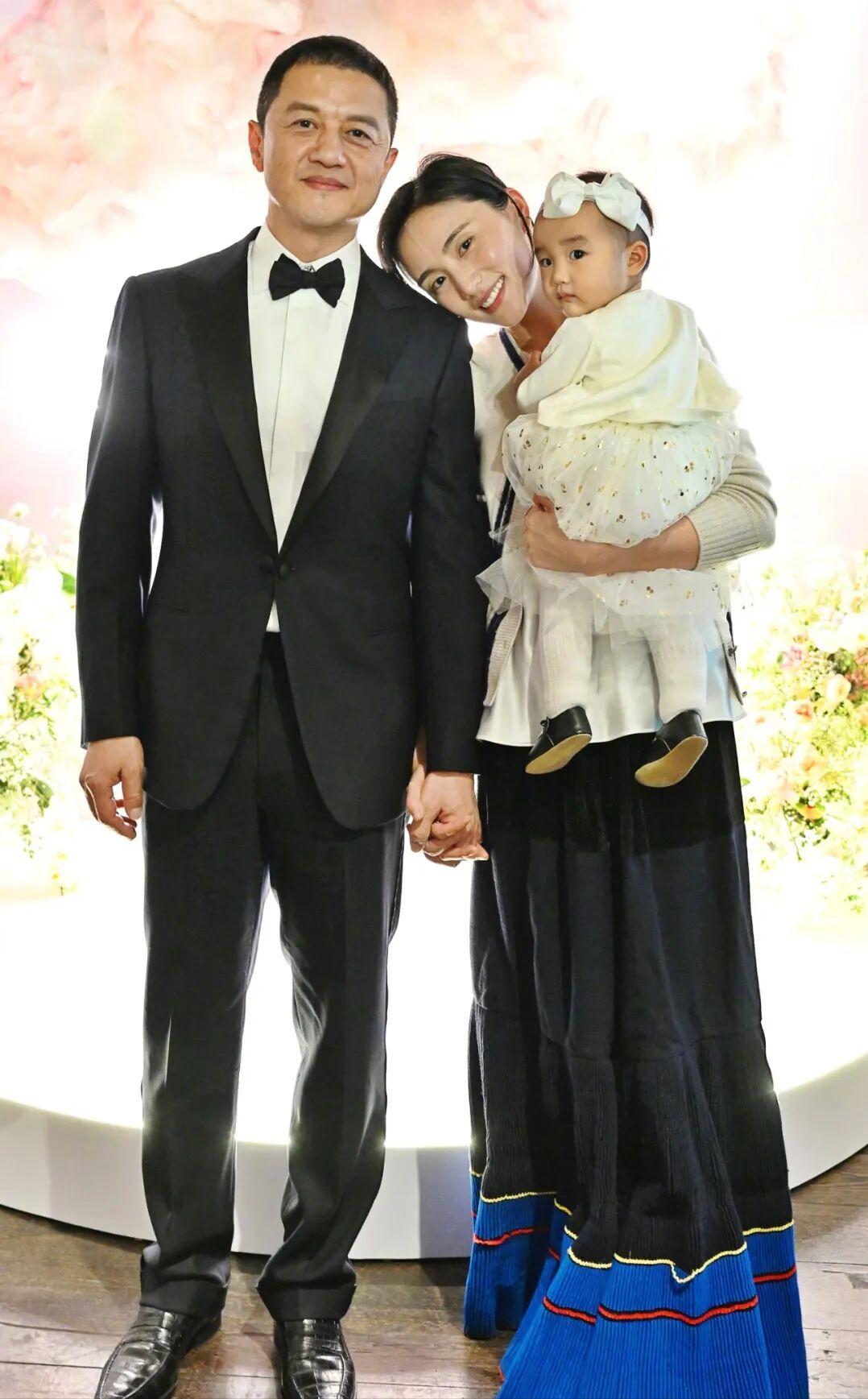 新婚3年又离!李亚鹏妻子官宣离婚,换房成伏笔,王菲早看清人品