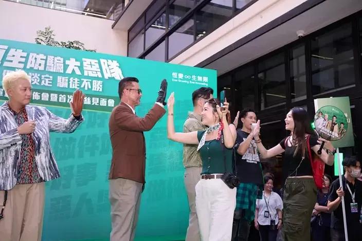 TVB资深男星公开发表宠妻宣言，透露近年与爱妻少外出旅游原因