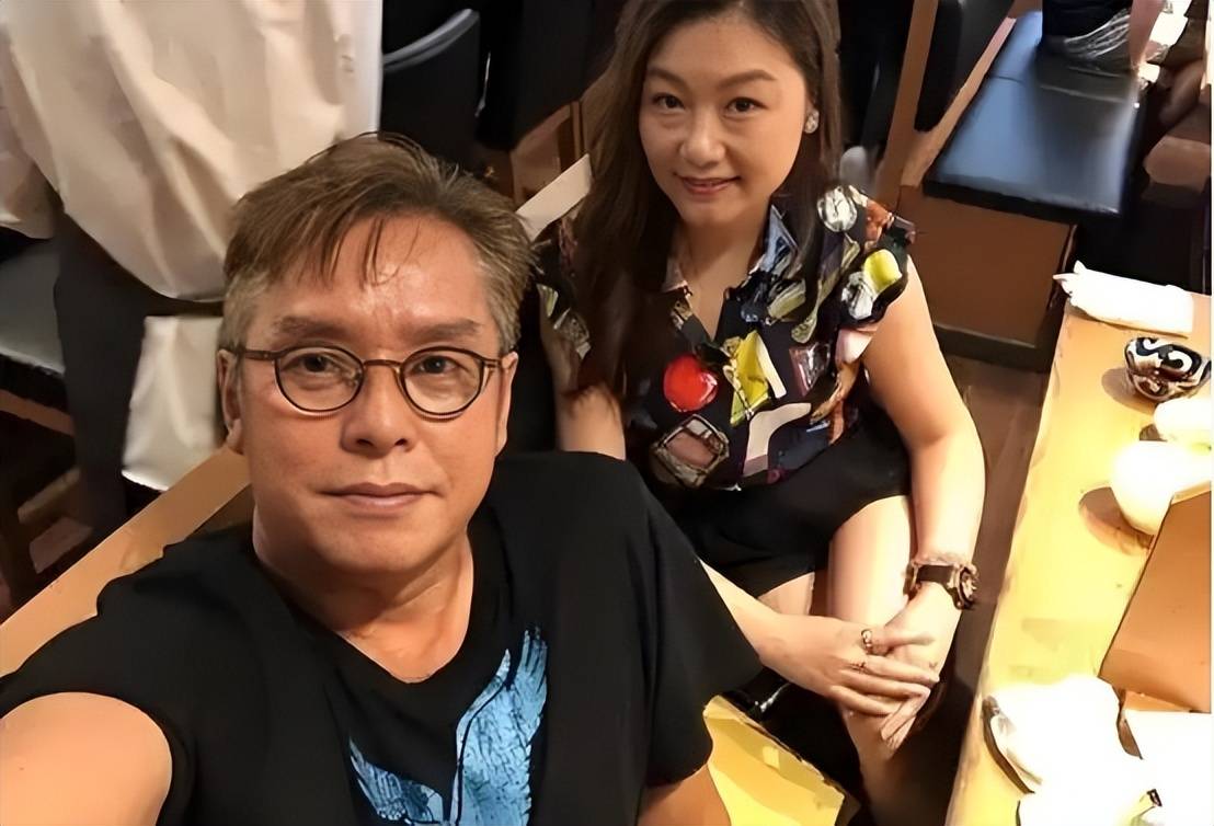 爱上大22岁有妇之夫,靠生孩子逼走原配,如今定居国外掌豪门大权