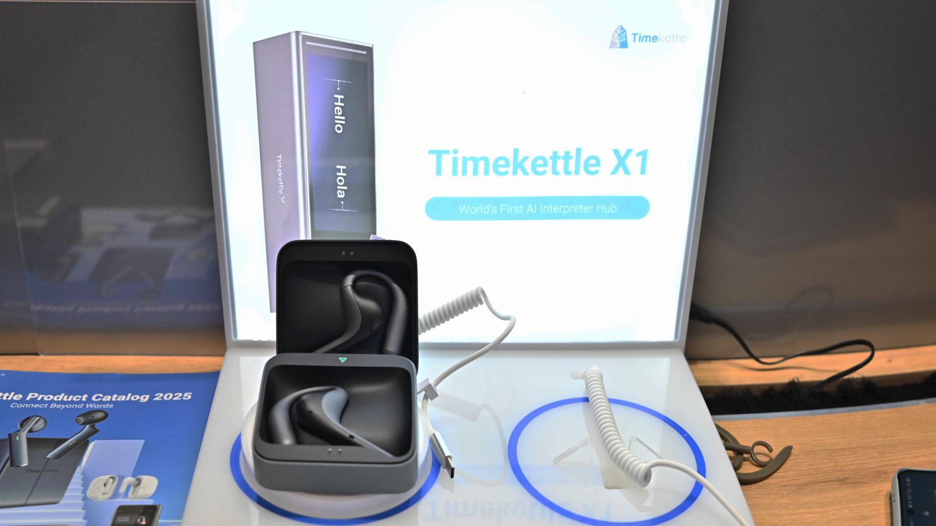 IFA 2025直击：时空壶W4发布，骨声纹AI翻译引发现场体验潮