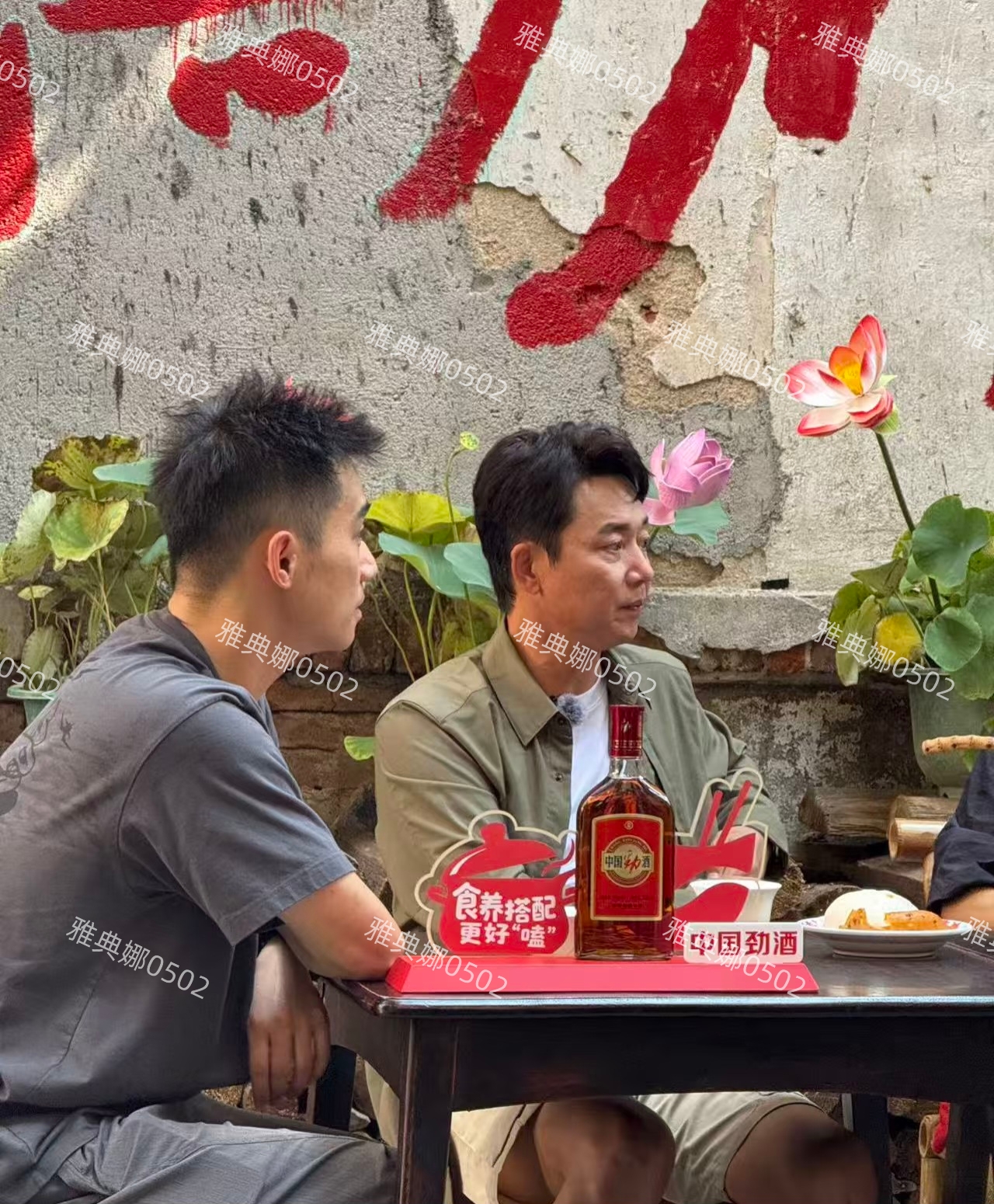 倪萍怎么变成这样了?她脸很僵嘴唇很厚鼻孔变大, 一脸横肉不面善