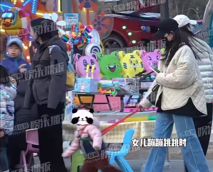 王欧藏不住了！2岁女儿首曝光，活泼可爱很好动 她和何九华没分手