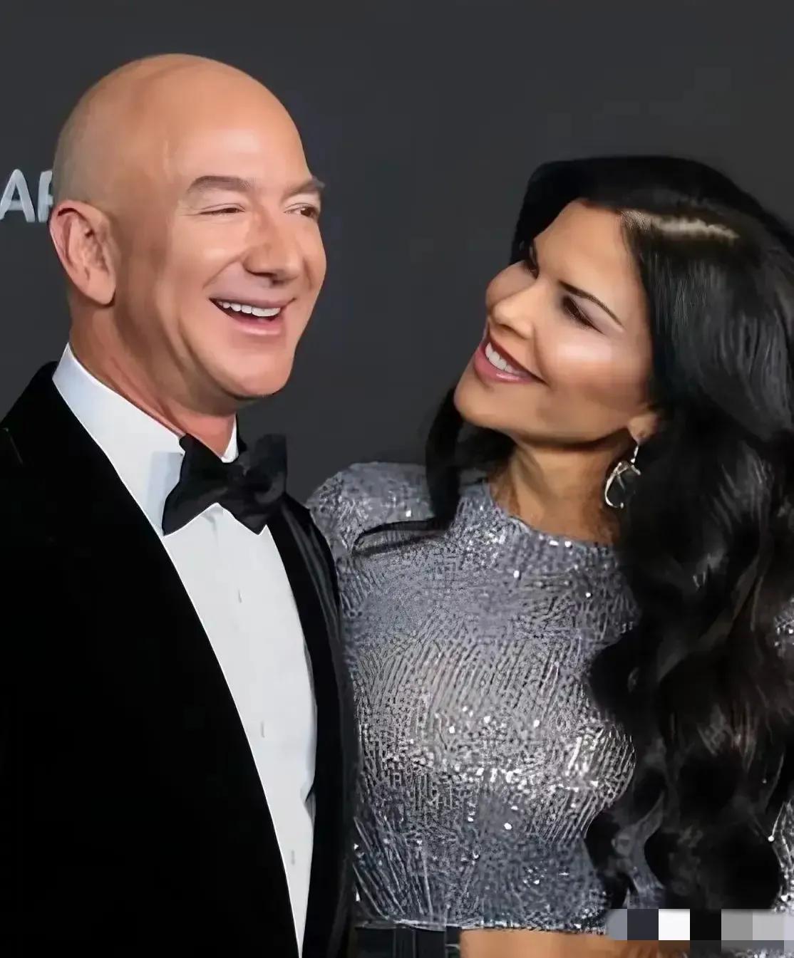 看贝佐斯离婚前后两副面孔，离开麦肯齐是对的，颓废的他自救求生