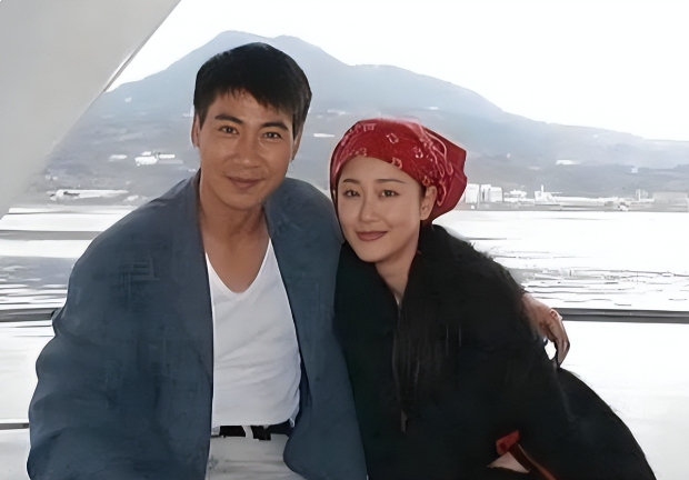 结婚10年被丈夫绿8次！最后出轨蒋勤勤，43岁留下7字遗言自杀