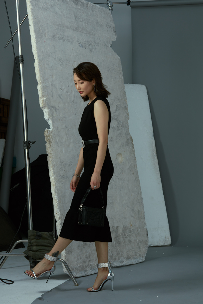 李纯的高跟大长腿,极品身材,就是黑桃纹身太抢眼了