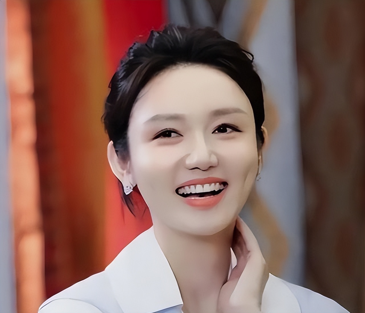 尼格买提也没想到,36岁龙洋再次让主持界刮目相看,李咏说对了